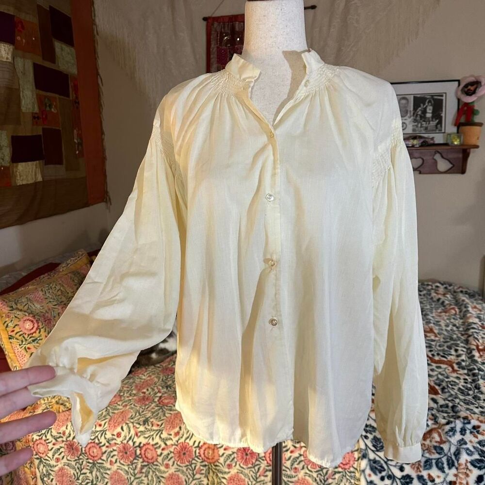 1970s Vintage The Blouse Company Inc. Creme Puffy Sleeve Blouse